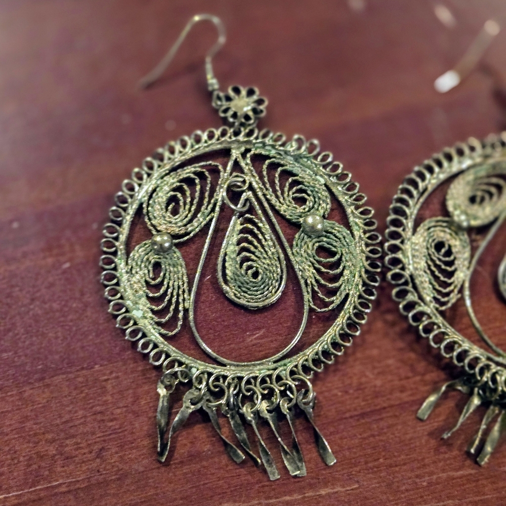 Vintage Boho Chic Silver Filligree Hoop Earrings - Picture 2 of 6